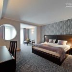 Pokoj hotelowy, kolo w ścianie studio